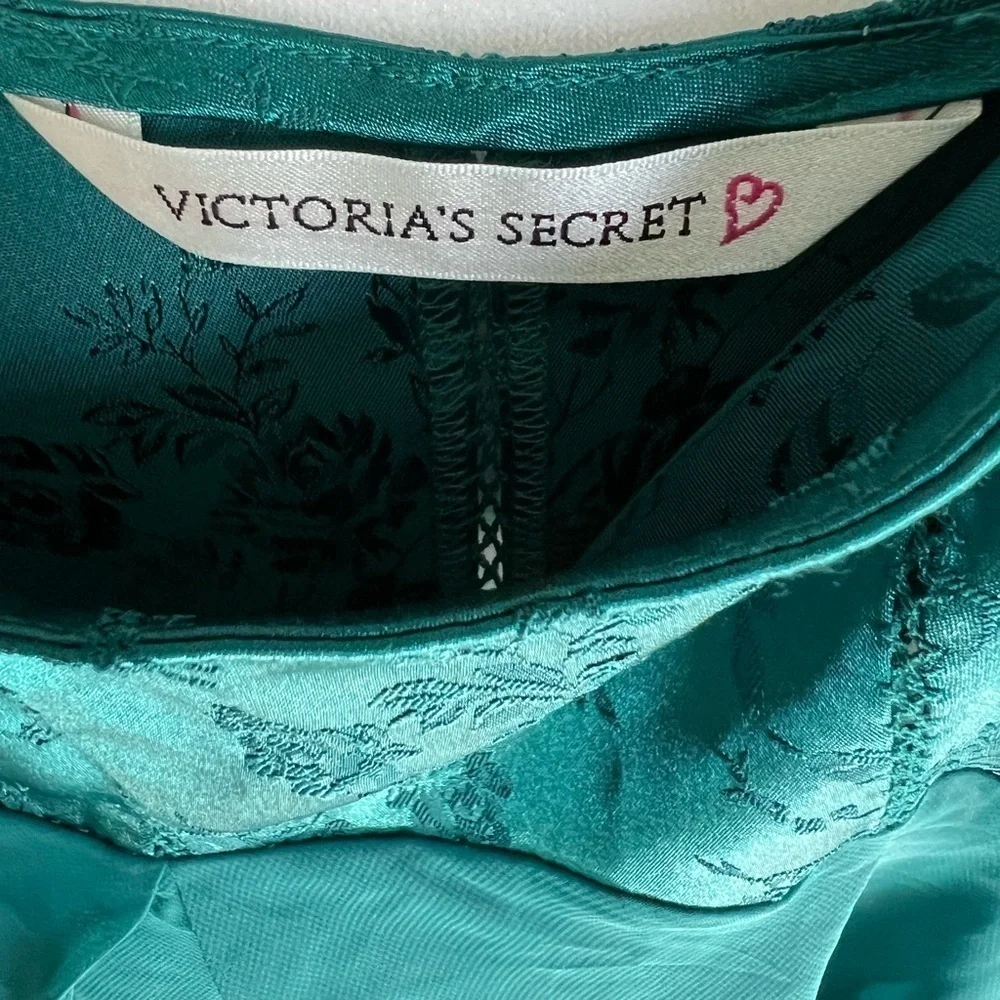 Victoria Secret NWOT Green two piece negligee set, size L